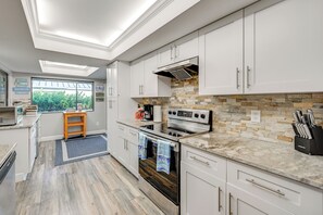 Coffee/tea maker, cookware/dishes/utensils, dining tables - Walk to the Beach! Canal-Front Marco Island Home (Marco Island)