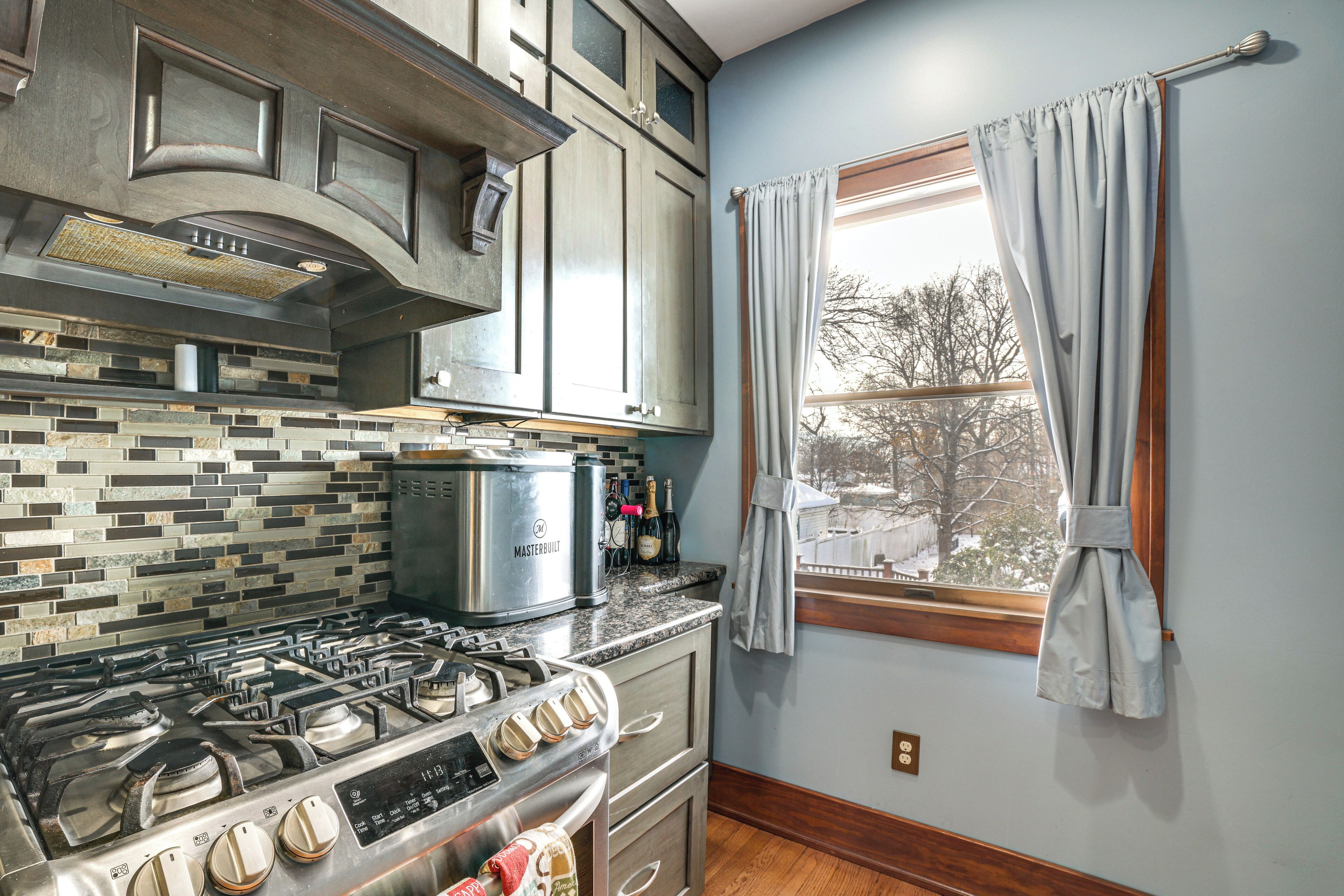 Kühlschrank, Mikrowelle, Herdplatte, Geschirrspüler