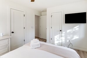 3 habitaciones, tabla de planchar con plancha, cuna de viaje y internet 