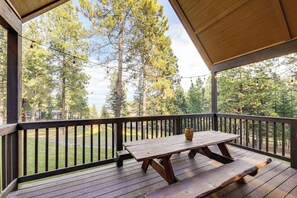 Outdoor dining - Deck + Views: Scenic Group Getaway in Lakeside! (Lakeside)