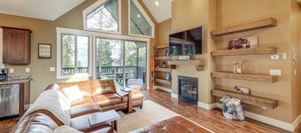 Deck + Views: Scenic Group Getaway in Lakeside!