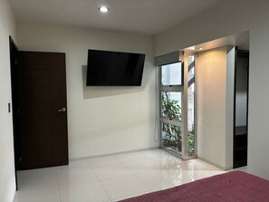 Iron/ironing board, WiFi, bed sheets - Apartment Facing Central Park, Excellent Location (Mazatlán)