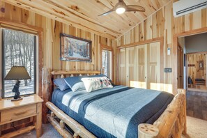 2 bedrooms, desk, iron/ironing board, internet
