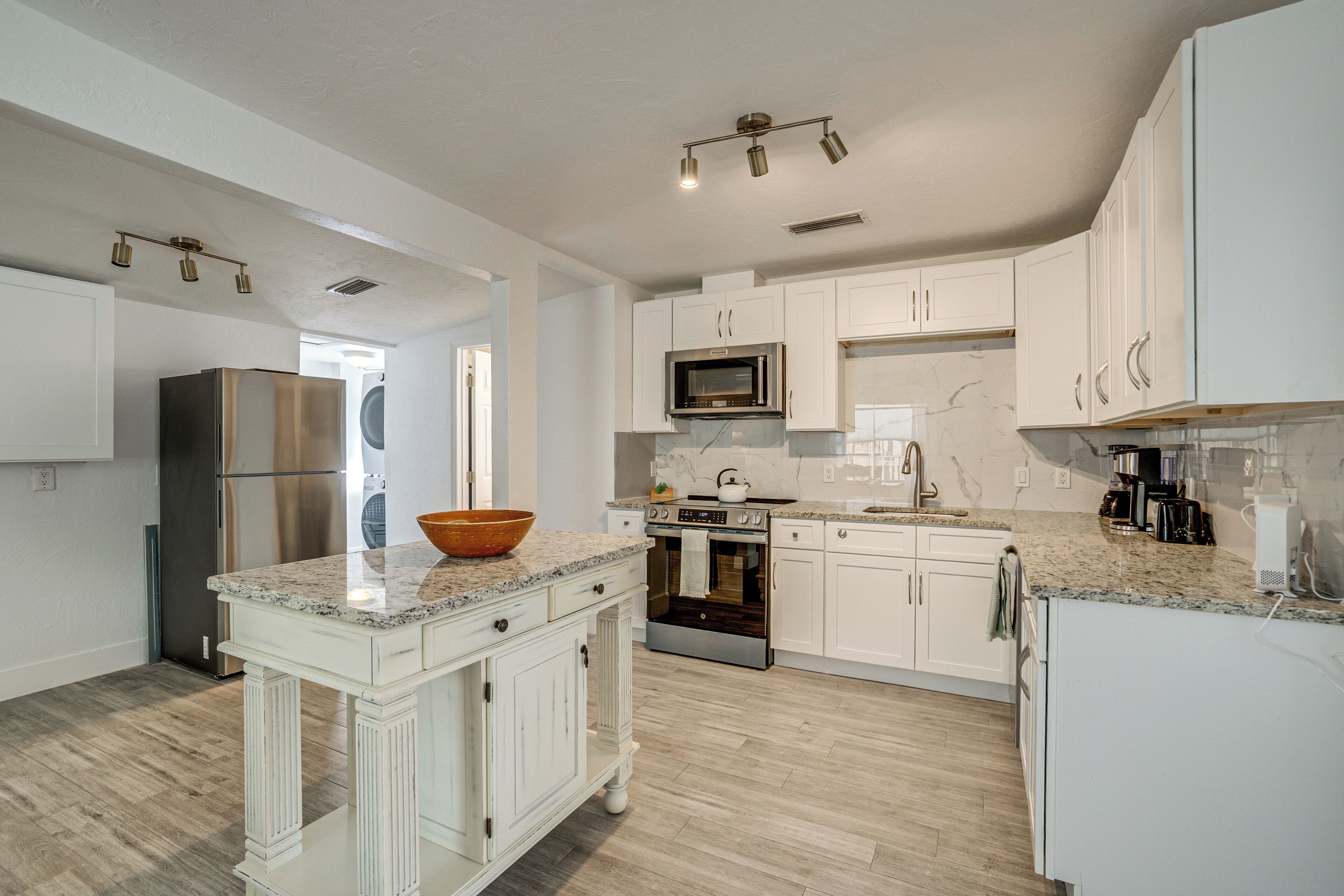 冰箱、微波炉、炉灶、洗碗机