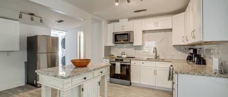 Fridge, microwave, stovetop, dishwasher