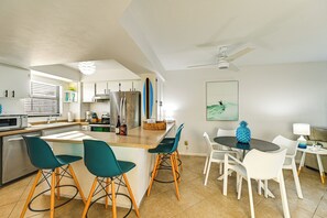 Fridge, microwave, stovetop, dishwasher - Oceanside Marco Island Retreat: Pool & Tennis! (Marco Island)