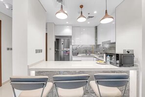 Micro-ondes, plaque de cuisson, lave-vaisselle