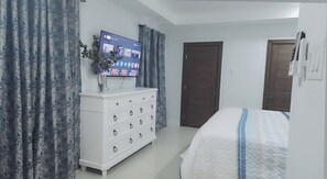 3 bedrooms, WiFi - 3-bedroom house in nice Portmore with cool AC for relaxing stay (Portmore)