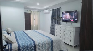 3 bedrooms, WiFi - 3-bedroom house in nice Portmore with cool AC for relaxing stay (Portmore)