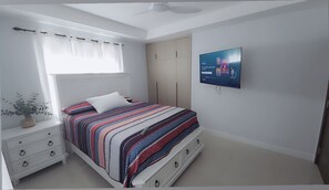 3 bedrooms, WiFi - 3-bedroom house in nice Portmore with cool AC for relaxing stay (Portmore)