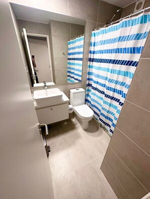 Hårføner, håndklær, såpe og toalettpapir