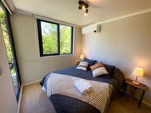 2 bedrooms, iron/ironing board, free WiFi, bed sheets - Pucón CENTRO - Steps away from Casino ENJOY - Apartment NEW - A/C - Volcano View (Pucon)