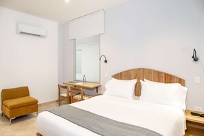 1 chambre, bureau, fer et planche à repasser, Wi-Fi