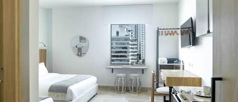 1 chambre, bureau, fer et planche à repasser, Wi-Fi