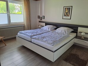 2 makuuhuonetta, silitysrauta/-lauta, Wi-Fi, vuodevaatteet