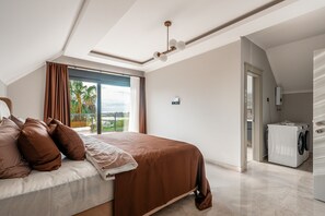 คอมฟอร์ทวิลล่า, 3 ห้องนอน, ระเบียง, วิวทะเล | เตารีด/โต๊ะรีดผ้า, Wi-Fi ฟรี