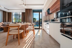 Biệt thự tiện nghi đơn giản, 3 phòng ngủ, ban công, quang cảnh biển | Chi tiết nội thất