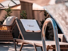 4 piscinas al aire libre, sombrillas, sillones reclinables de piscina