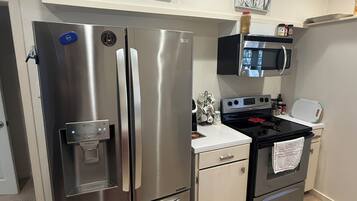 Micro-ondes, four, plaque de cuisson, lave-vaisselle