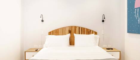 1 dormitorio, escritorio, tabla de planchar con plancha y wifi