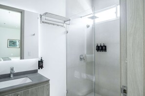 Shower, hair dryer, towels, shampoo - w* | Upscale Loft in the Heart of Bocagrande (Cartagena de Indias)