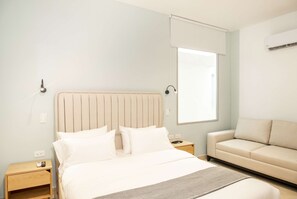 1 bedroom, desk, iron/ironing board, WiFi - w* | Spotless Loft in the Heart of Bocagrande (Cartagena de Indias)