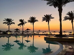 حمام سباحة