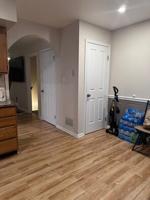 Interior - Home away from home. Cosy, beautiful 3 large bedroom home with in house theatre (Ridley Park)