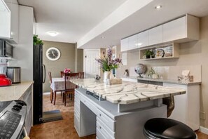 Micro-ondes, four, plaque de cuisson, lave-vaisselle