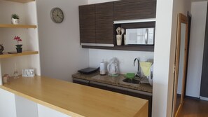 Private kitchen - EXCELLENT STUDIO AT 26 MARZO AND BUXAREO - POCITOS NEAR THE BEACH (Montevideo)