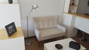Living area - EXCELLENT STUDIO AT 26 MARZO AND BUXAREO - POCITOS NEAR THE BEACH (Montevideo)
