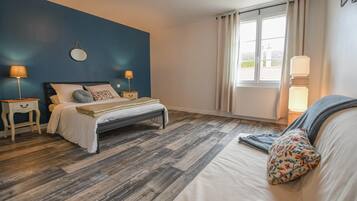 4 bedrooms, travel crib, free WiFi