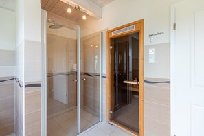 House | Bathroom - Skandinavisches Reihenhaus in Dagbuell mit Sauna (Dagebuell)