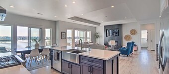 Lakefront Moses Lake Home w/ Dock & Game Room!