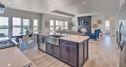 Lakefront Moses Lake Home w/ Dock & Game Room!