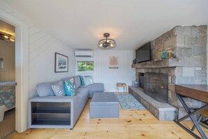 TV - Pondside Cottage w/ Dock & Patio! [Loons Nest] (Mount Desert)