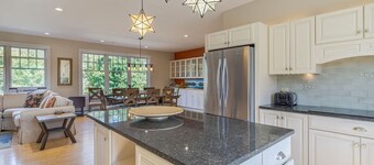 Spacious 5BR Home in Center of MDI [Loons Landing]