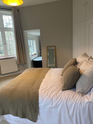 2 室のベッドルーム、アイロン / アイロン台、旅行用ベビーベッド、WiFi (無料)