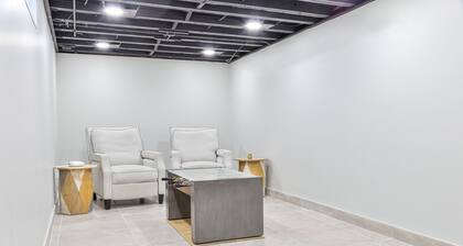 Welcoming 4-bedroom house with AC in charming Dearborn