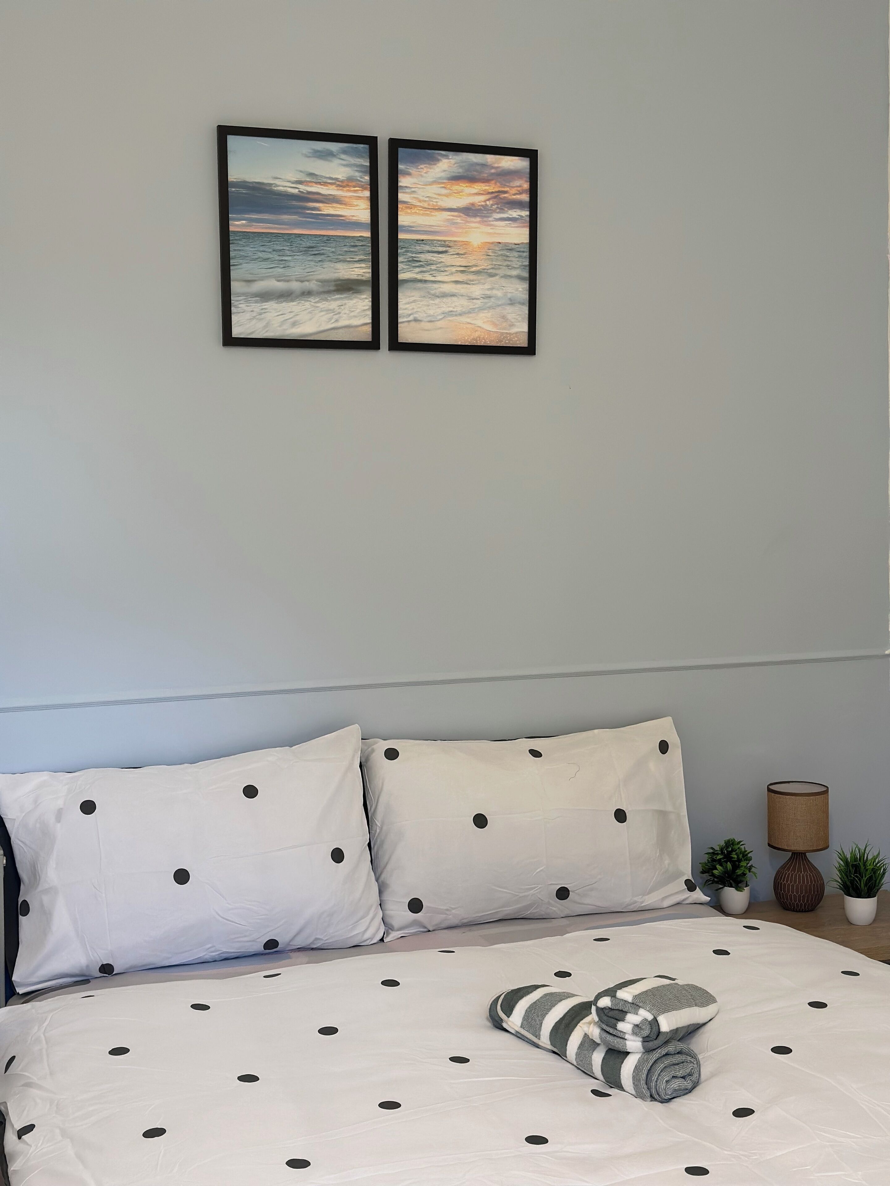 3 bedrooms, iron/ironing board, WiFi, bed sheets