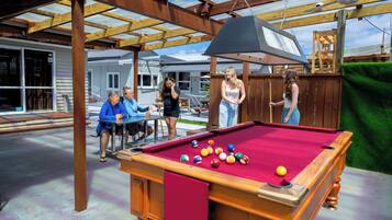 Indoor/outdoor pool