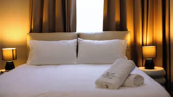 Queen room with Private Bathroom, 1 Queen bed | Free WiFi, bed sheets