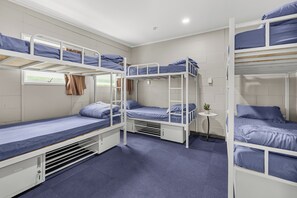 واي فاي مجانًا وملاءات أسرّة