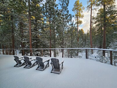 Modern Black Butte Ranch Retreat - Walk to Pools, Game Room, A/C, Pool Table