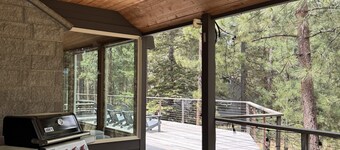 Modern Black Butte Ranch Retreat - Walk to Pools, Game Room, A/C, Pool Table