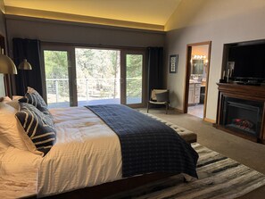 4 bedrooms, desk, iron/ironing board, free WiFi