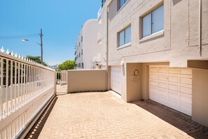 2 bedrooms, Internet - Green Point Modern 2bed Apartment Azura Atlantic (Cape Town)
