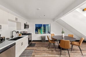 Fridge, microwave, oven, stovetop - Penthouse at The Mall! (Brian Head)