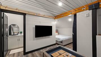 4 bedrooms, desk, travel crib, free WiFi