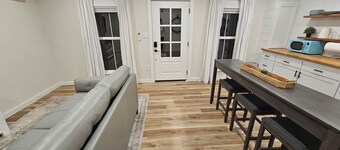 1 Bed 1 Bath Cottage in Historic League City Close to NASA, Kemah, Galveston